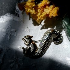 画像5: 1960〜70年代 英国 ヴィンテージ リスブローチ「森の煌めきを集めて」イギリス アクセサリー (5)