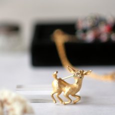 画像6: 英国 ヴィンテージ 鹿 ブローチ「木洩れ日のまどろみ」イギリス アクセサリー (6)