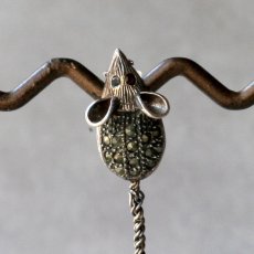 画像14: 英国 1950〜60年代 マルカジット 尻尾が揺れる小さなネズミ ヴィンテージ ブローチ「小さな冒険者のしっぽ」イギリス ネズミアクセサリー (14)