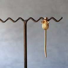 画像1: 英国 尻尾が揺れる小さなネズミ ヴィンテージ ブローチ「星降る夜のチーズ泥棒」イギリス ネズミアクセサリー (1)