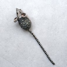 画像15: 英国 1950〜60年代 マルカジット 尻尾が揺れる小さなネズミ ヴィンテージ ブローチ「小さな冒険者のしっぽ」イギリス ネズミアクセサリー (15)