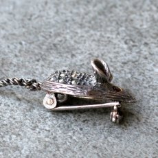 画像9: 英国 1950〜60年代 マルカジット 尻尾が揺れる小さなネズミ ヴィンテージ ブローチ「小さな冒険者のしっぽ」イギリス ネズミアクセサリー (9)