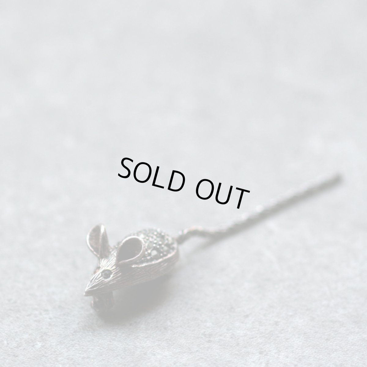 画像4: 英国 1950〜60年代 マルカジット 尻尾が揺れる小さなネズミ ヴィンテージ ブローチ「小さな冒険者のしっぽ」イギリス ネズミアクセサリー (4)