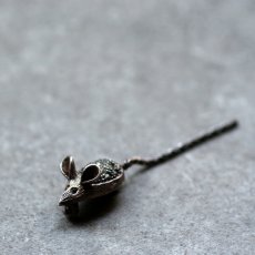 画像4: 英国 1950〜60年代 マルカジット 尻尾が揺れる小さなネズミ ヴィンテージ ブローチ「小さな冒険者のしっぽ」イギリス ネズミアクセサリー (4)