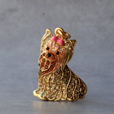 画像2: 英国 ヴィンテージ ヨークシャーテリア犬 ペンダントネックレス 刻印3IC「永遠のリボンを結んで」イギリス アクセサリー (2)