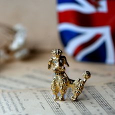 画像5: 英国 ヴィンテージ プードル犬 ラインストーンブローチ「―赤い想いと緑青のきらめき 」イギリス アクセサリー (5)