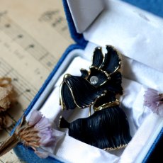 画像5: 英国 1960年頃 ヴィンテージ テリア犬 黒い犬 ブラックドッグブローチ「静寂のなかのやさしい眼差し」イギリス アクセサリー (5)