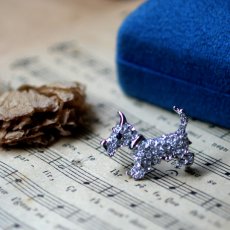 画像4: 英国 ヴィンテージ 小さなテリア犬 クリスタルブローチ「ちいさな番犬の誇り」イギリス アクセサリー (4)