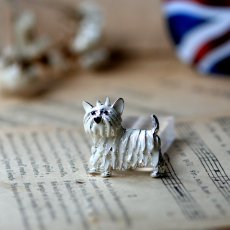 画像5: 英国 ヴィンテージ スコティッシュテリア 白い犬 ブローチ「白銀の小さな守りびと」イギリス アクセサリー (5)