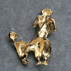 画像7: 英国 ヴィンテージ プードル犬 ラインストーンブローチ「―赤い想いと緑青のきらめき 」イギリス アクセサリー (7)