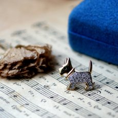 画像3: 英国 1960年代 ヴィンテージ 小さなテリア犬 クリスタルブローチ「森のなかの、忠実なともだち」イギリス アクセサリー (3)