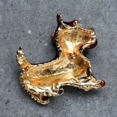 画像7: 英国 1960年代ヴィンテージ テリア犬 エナメルブローチ「しっぽが語る、喜びの気配」イギリス アクセサリー (7)