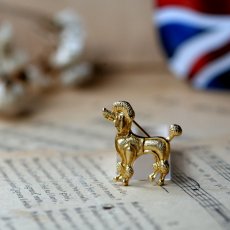 画像5: 英国 刻印890 ヴィンテージ プードル犬 ブローチ「時を越えて見つめる眼差し」イギリス アクセサリー (5)