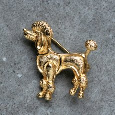 画像6: 英国 刻印890 ヴィンテージ プードル犬 ブローチ「時を越えて見つめる眼差し」イギリス アクセサリー (6)