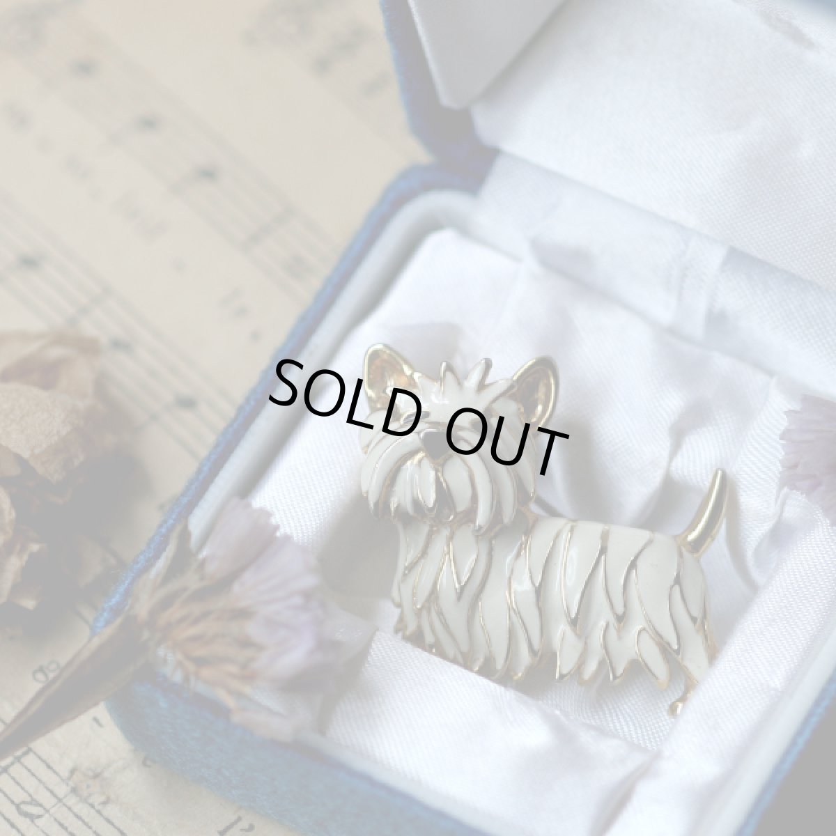 画像4: 英国 ヴィンテージ スコティッシュテリア 白い犬 ブローチ「白き忠犬の誇り」イギリス アクセサリー (4)