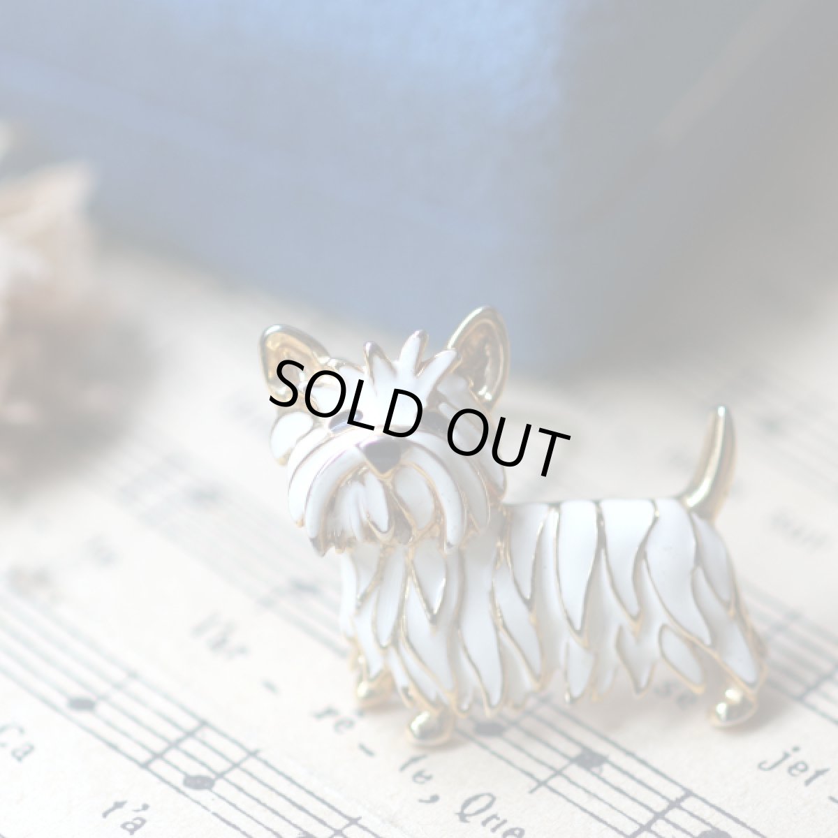 画像3: 英国 ヴィンテージ スコティッシュテリア 白い犬 ブローチ「白き忠犬の誇り」イギリス アクセサリー (3)