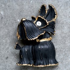 画像6: 英国 1960年頃 ヴィンテージ テリア犬 黒い犬 ブラックドッグブローチ「静寂のなかのやさしい眼差し」イギリス アクセサリー (6)