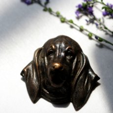 画像1: 英国 1950年代 ヴィンテージ ビーグル犬ブローチ「静かなる忠誠のかたち」イギリス アクセサリー (1)
