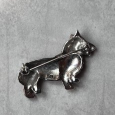 画像7: 英国 1950年代 BJL ヴィンテージ コーギー犬 エナメル&マーカサイトブローチ「忠犬のまなざし、時を超えて」イギリス アクセサリー (7)