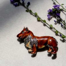 画像3: 英国 1950年代 BJL ヴィンテージ コーギー犬 エナメル&マーカサイトブローチ「忠犬のまなざし、時を超えて」イギリス アクセサリー (3)