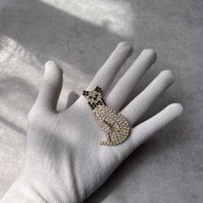 画像7: 英国 1970年代 ヴィンテージ ラインストーン犬ブローチ「ひと粒ひと粒に、時を超えたまなざし 」イギリス アクセサリー (7)
