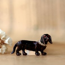 画像5: 英国 1960年代 ヴィンテージ 刻印 ダックスフンド犬 エナメルブローチ「見つめるダックスフンド」イギリス アクセサリー (5)