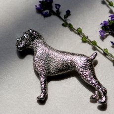 画像2: 英国 1970年代 ヴィンテージ ボクサー犬ブローチ「忠誠のまなざし、銀の記憶」イギリス アクセサリー (2)
