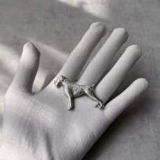 画像7: 英国 1970年代 ヴィンテージ ボクサー犬ブローチ「忠誠のまなざし、銀の記憶」イギリス アクセサリー (7)