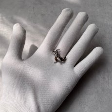 画像5: 英国 1970年代 ヴィンテージ 小さなテリア犬ブローチ「ちいさな見張り番 」イギリス アクセサリー (5)