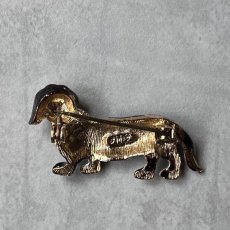 画像9: 英国 1960年代 ヴィンテージ 刻印 ダックスフンド犬 エナメルブローチ「見つめるダックスフンド」イギリス アクセサリー (9)
