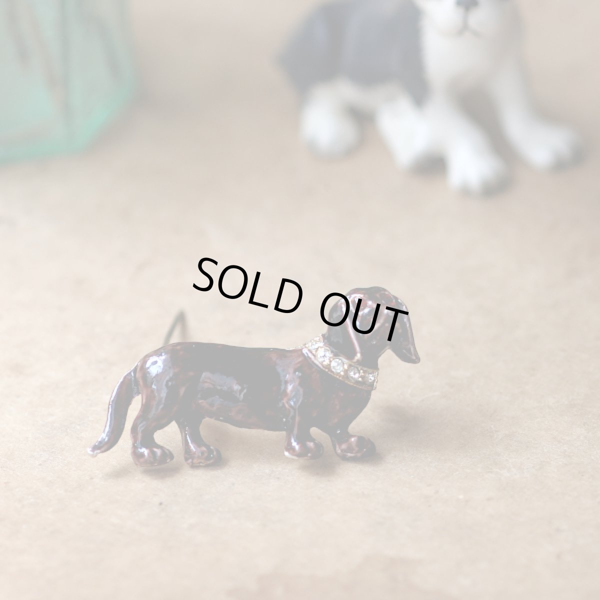 画像3: 英国 1960年代 ヴィンテージ 刻印 ダックスフンド犬 エナメルブローチ「見つめるダックスフンド」イギリス アクセサリー (3)