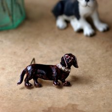 画像3: 英国 1960年代 ヴィンテージ 刻印 ダックスフンド犬 エナメルブローチ「見つめるダックスフンド」イギリス アクセサリー (3)