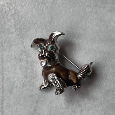 画像6: 英国 1970年代 ヴィンテージ 小さなテリア犬ブローチ「ちいさな見張り番 」イギリス アクセサリー (6)