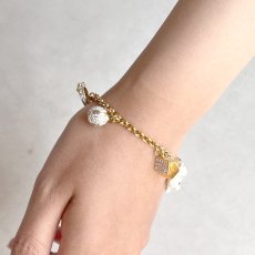 画像3: 英国 ヴィンテージ マンテルチェーン ブレスレット 白いテリア チャーム「小さな腕もとに、犬と紡ぐひととき」イギリス アクセサリー (3)