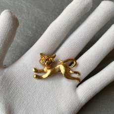画像7: 英国 ヴィンテージ 駆ける猫ブローチ「光のなかを、あなたへ向かって」イギリス アクセサリー (7)