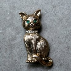 画像5: 英国 ヴィンテージ グリーンアイ 猫ブローチ「緑の瞳に宿る ひそやかな魔法」イギリス アクセサリー (5)