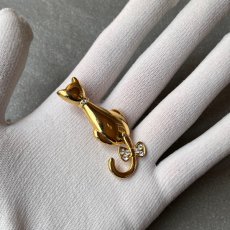 画像7: 英国 ヴィンテージ 揺れるしっぽとリボン 猫ブローチ「きらめくしっぽのメロディ 」イギリス アクセサリー (7)
