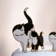 画像3: 英国1950〜1980年代 ROYAL ROSE ヴィンテージ 親子猫ブローチ 2個セット「ふたりでひとつ、見つめ合う時間」 (3)