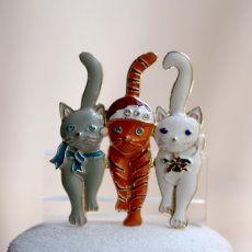 画像1: 英国 ヴィンテージ 3匹の仲良し猫たち「3匹の猫のクリスマス行進」イギリス アクセサリー (1)