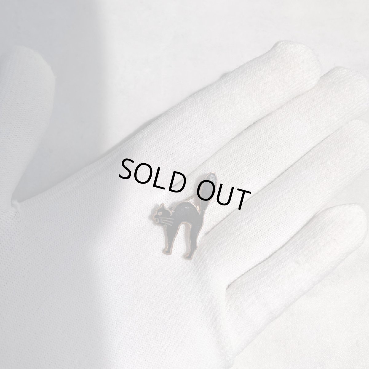 画像12: 英国 ヴィンテージ 小さい黒猫ブローチ「怒り顔の守り神、黒猫がくれる幸運のしっぽ」イギリス アクセサリー (12)