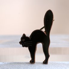画像8: 英国 ヴィンテージ 小さい黒猫ブローチ「怒り顔の守り神、黒猫がくれる幸運のしっぽ」イギリス アクセサリー (8)