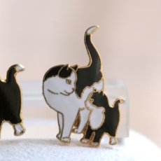 画像4: 英国1950〜1980年代 ROYAL ROSE ヴィンテージ 親子猫ブローチ 2個セット「ふたりでひとつ、見つめ合う時間」 (4)