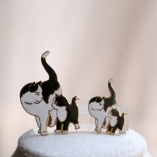 画像2: 英国1950〜1980年代 ROYAL ROSE ヴィンテージ 親子猫ブローチ 2個セット「ふたりでひとつ、見つめ合う時間」 (2)