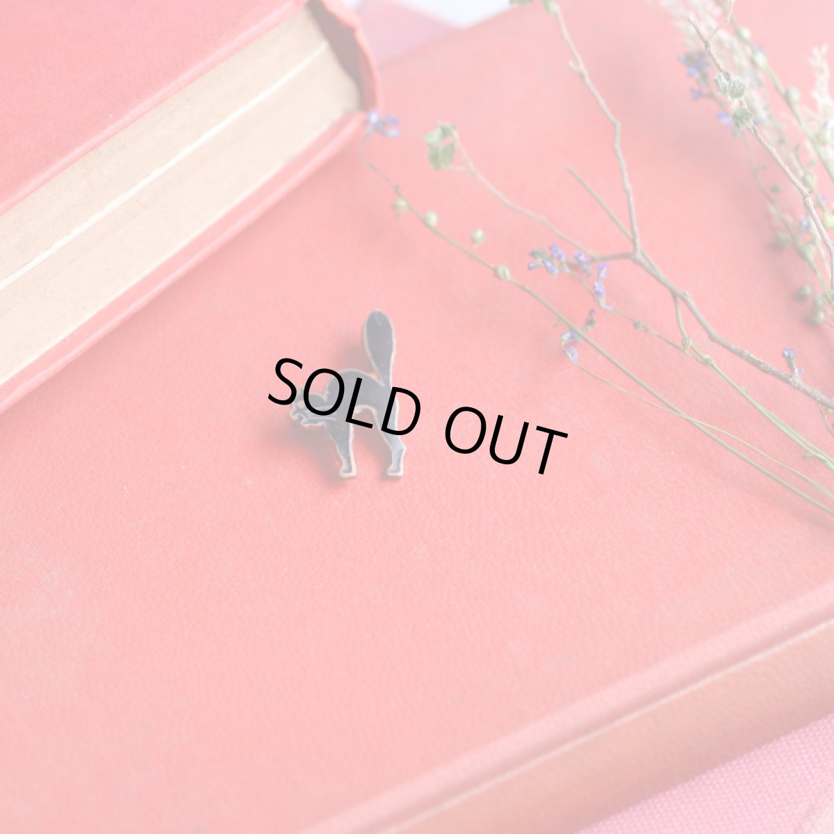 画像4: 英国 ヴィンテージ 小さい黒猫ブローチ「怒り顔の守り神、黒猫がくれる幸運のしっぽ」イギリス アクセサリー (4)