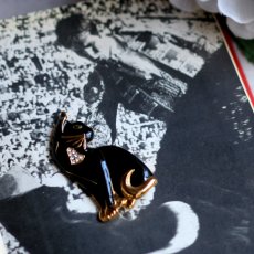 画像3: 英国ヴィンテージ 黒猫ブローチ「振り向いたその先に秘密の物語」イギリス アクセサリー (3)