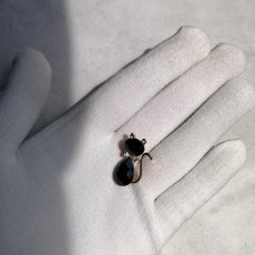 画像13: 英国 ヴィンテージ 小さく可愛い黒猫ブローチ「小さなきらめき、黒猫のしずく」イギリス アクセサリー (13)
