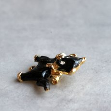 画像5: 英国 ヴィンテージ 黒猫リボンブローチ「静寂にひそむまなざし」イギリス アクセサリー (5)