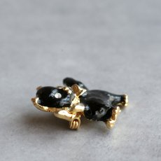 画像6: 英国 ヴィンテージ 黒猫リボンブローチ「静寂にひそむまなざし」イギリス アクセサリー (6)