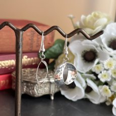 画像3: イギリス ヴィンテージ シルバーピアス 刻印925「光をまとい 揺れる銀の記憶」 (3)