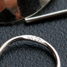 画像12: イギリス ヴィンテージ シルバーピアス 刻印925「光をまとい 揺れる銀の記憶」 (12)